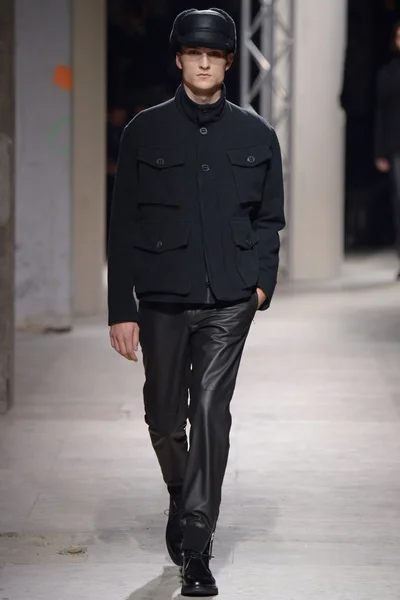 Look 30
